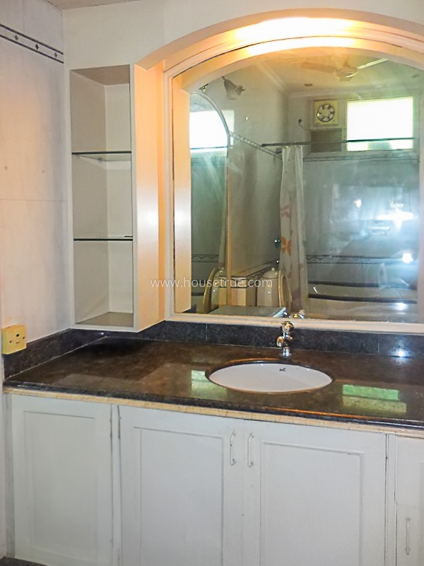 4 BHK Flat For Sale in Sundar Nagar