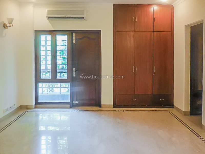 4 BHK Flat For Sale in Sundar Nagar