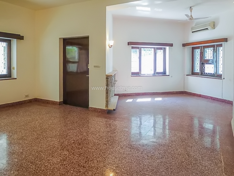 8 BHK House For Sale in Golf Links