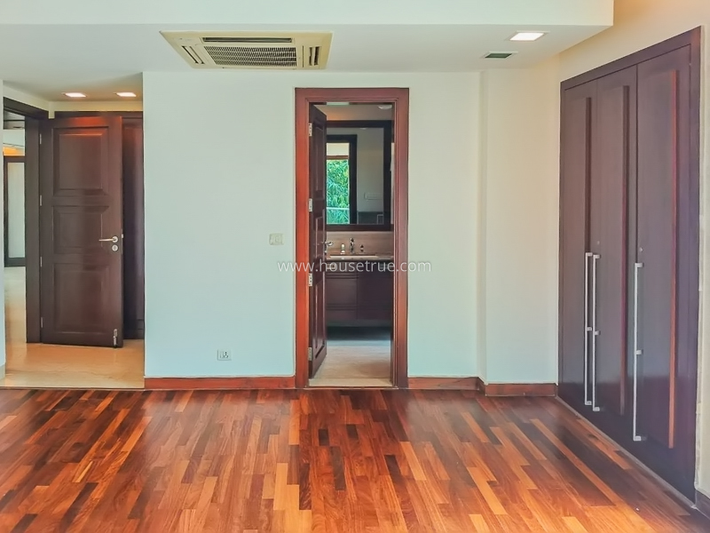 4 BHK Builder Floor For Sale in West End Colony