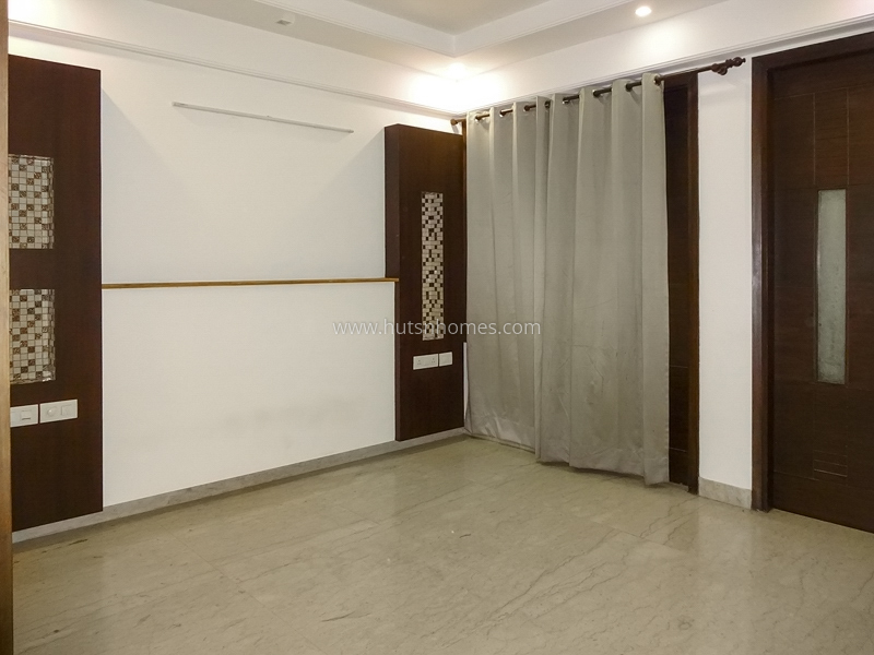 4 BHK Flat For Sale in South Extension 2