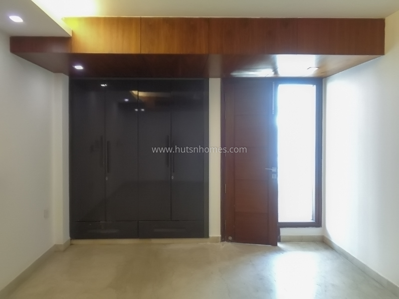 4 BHK Flat For Sale in Green Park