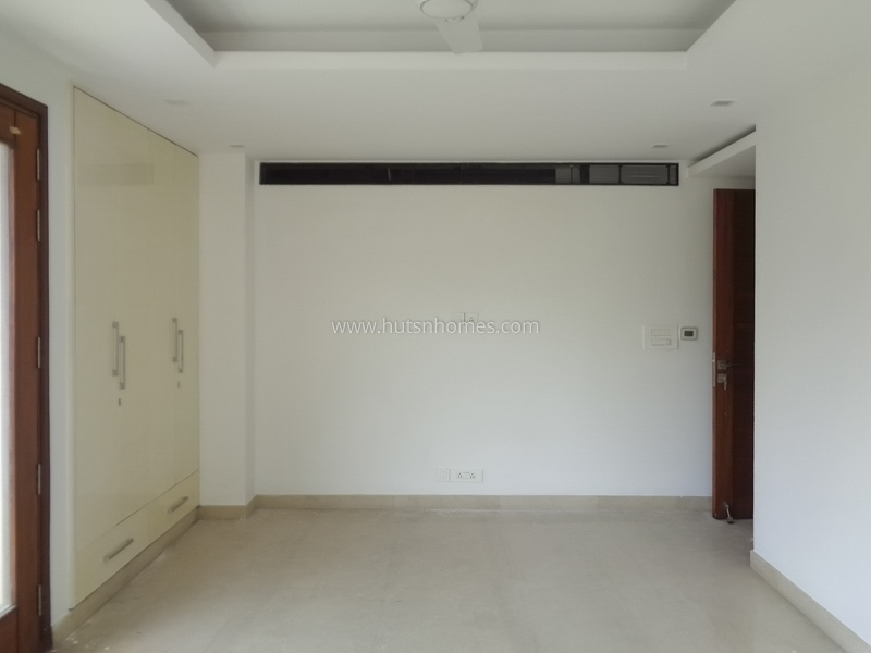 4 BHK Flat For Sale in Green Park