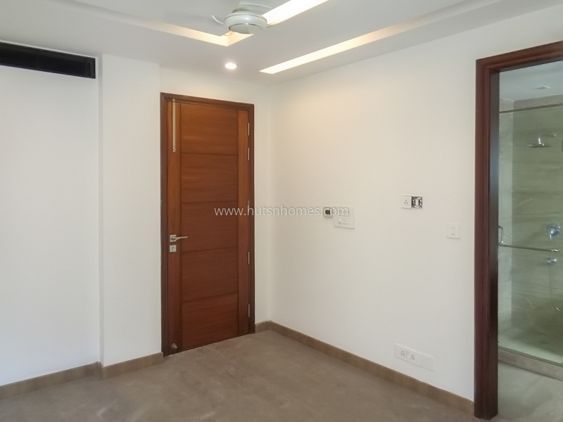 4 BHK Flat For Sale in Green Park