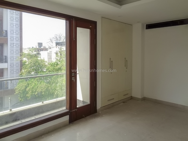 4 BHK Flat For Sale in Green Park