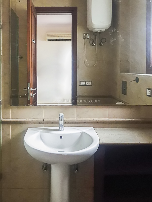 4 BHK Duplex For Sale in Vasant Vihar