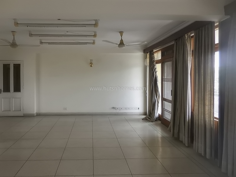 4 BHK Flat For Sale in Safdarjung Development Area