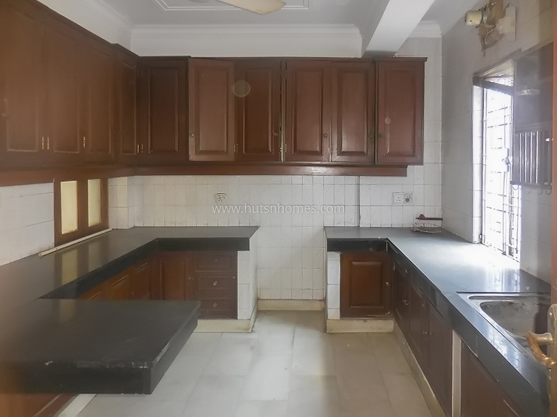 4 BHK Flat For Sale in Safdarjung Development Area