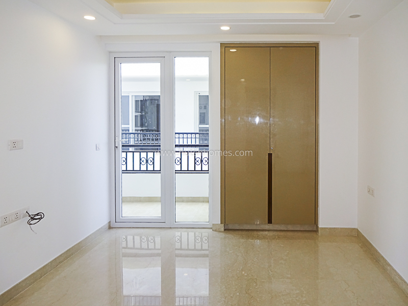 4 BHK Flat For Sale in Green Park