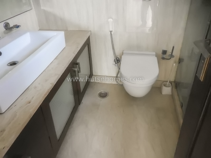 3 BHK Flat For Sale in Defence Colony