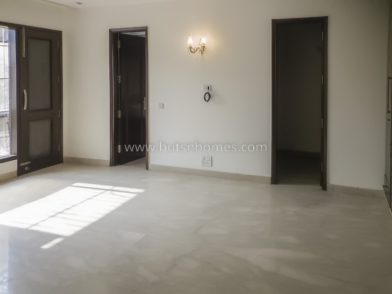 3 BHK Flat For Sale in Defence Colony