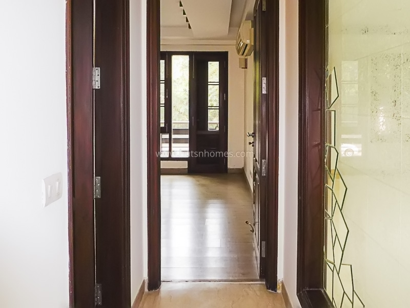 4 BHK Flat For Sale in Safdarjung Development Area