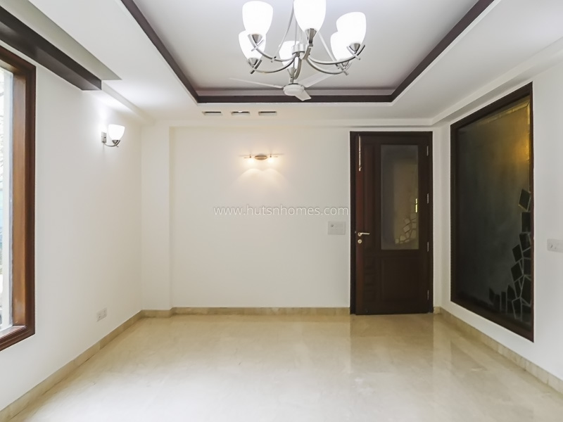 4 BHK Flat For Sale in Safdarjung Development Area