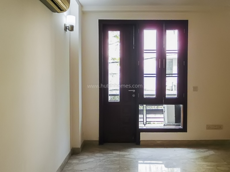 4 BHK Flat For Sale in Safdarjung Development Area