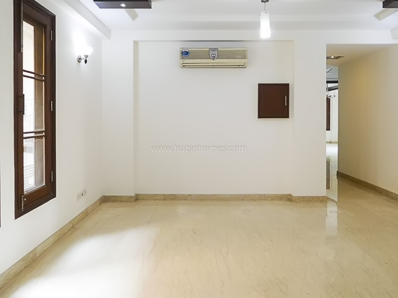 4 BHK Flat For Sale in Safdarjung Development Area