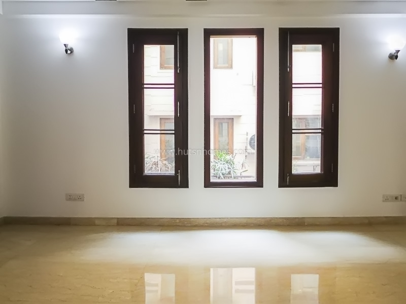 4 BHK Flat For Sale in Safdarjung Development Area