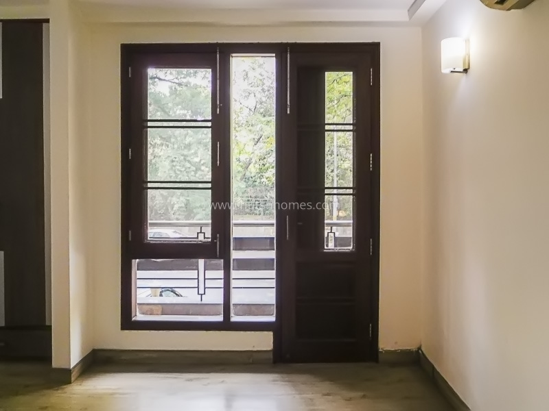 4 BHK Flat For Sale in Safdarjung Development Area