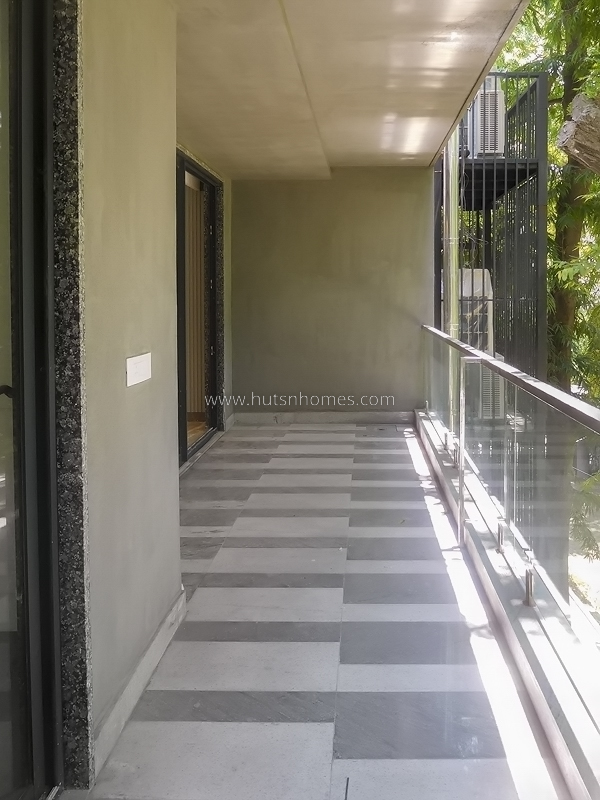 4 BHK Flat For Sale in West End Colony