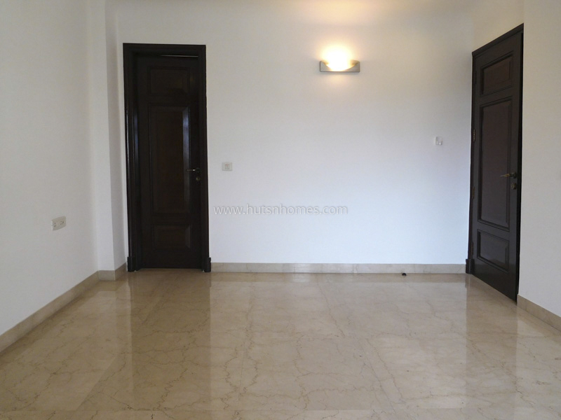 4 BHK Flat For Sale in Anand Niketan