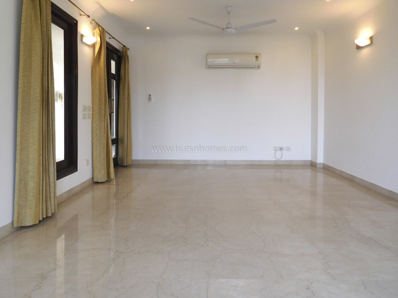 4 BHK Flat For Sale in Anand Niketan