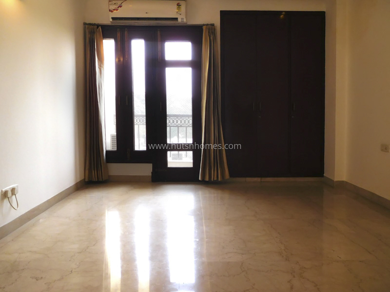 4 BHK Flat For Sale in Anand Niketan