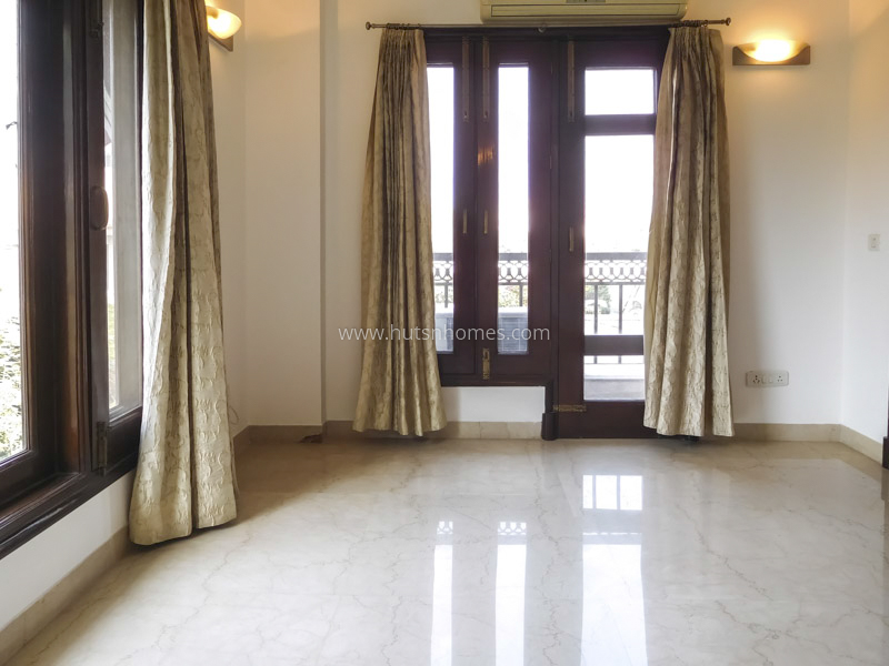 4 BHK Flat For Sale in Anand Niketan