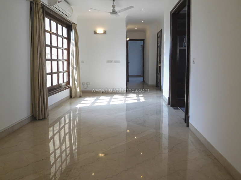 4 BHK Flat For Sale in Anand Niketan