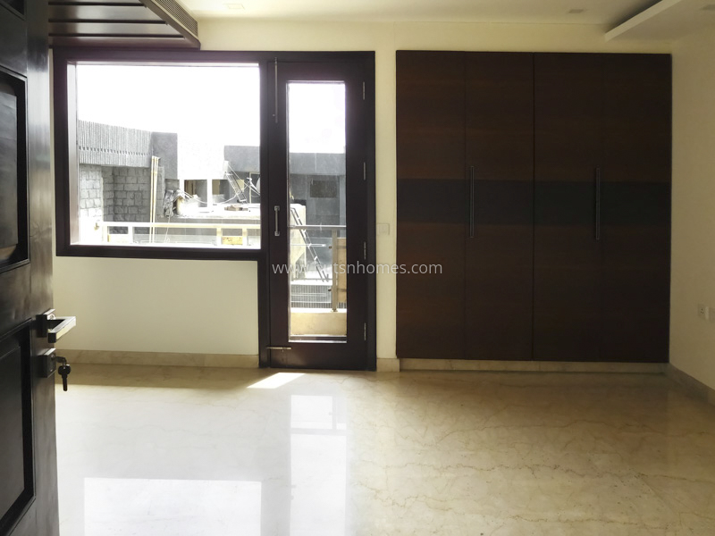 4 BHK Flat For Sale in New Friends Colony