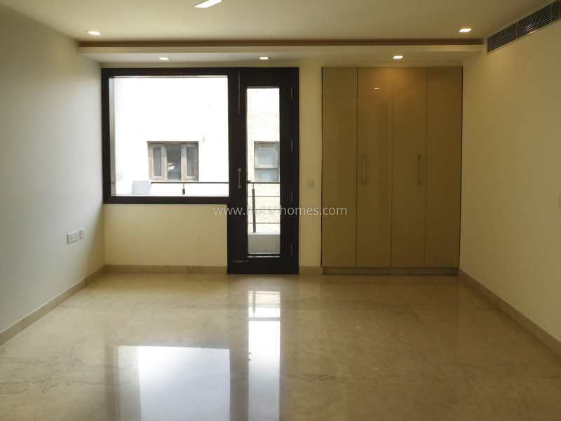 4 BHK Flat For Sale in New Friends Colony