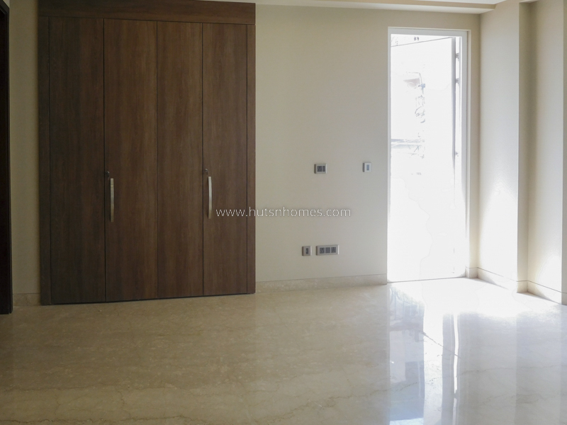 4 BHK Flat For Sale in Anand Niketan