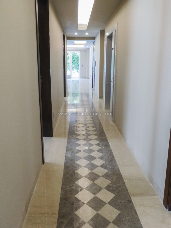 4 BHK Flat For Sale in Anand Niketan