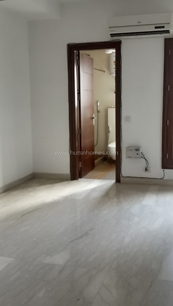 3 BHK Flat For Sale in Nizamuddin East