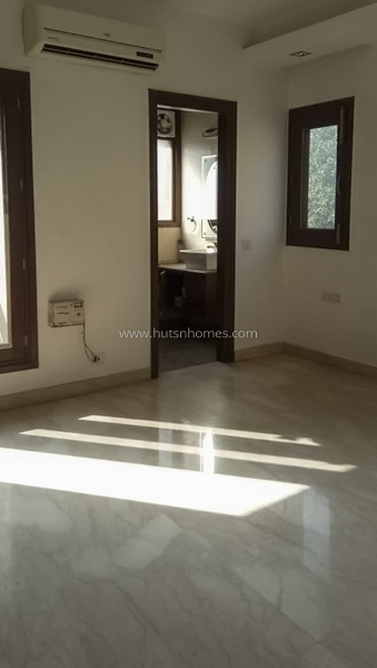 3 BHK Flat For Sale in Nizamuddin East