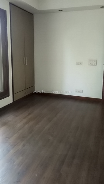 3 BHK Flat For Sale in Nizamuddin East