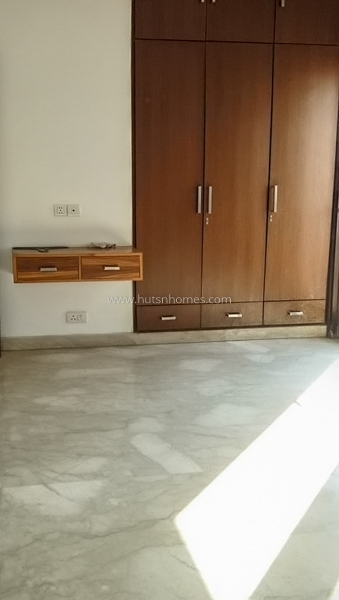 3 BHK Flat For Sale in Nizamuddin East