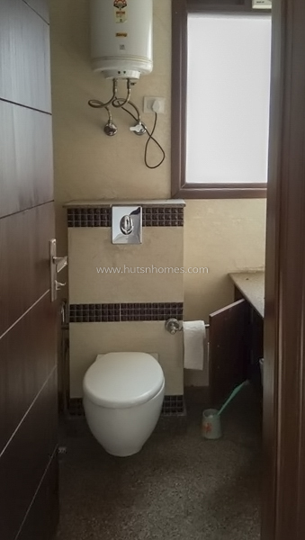 3 BHK Flat For Sale in Nizamuddin East