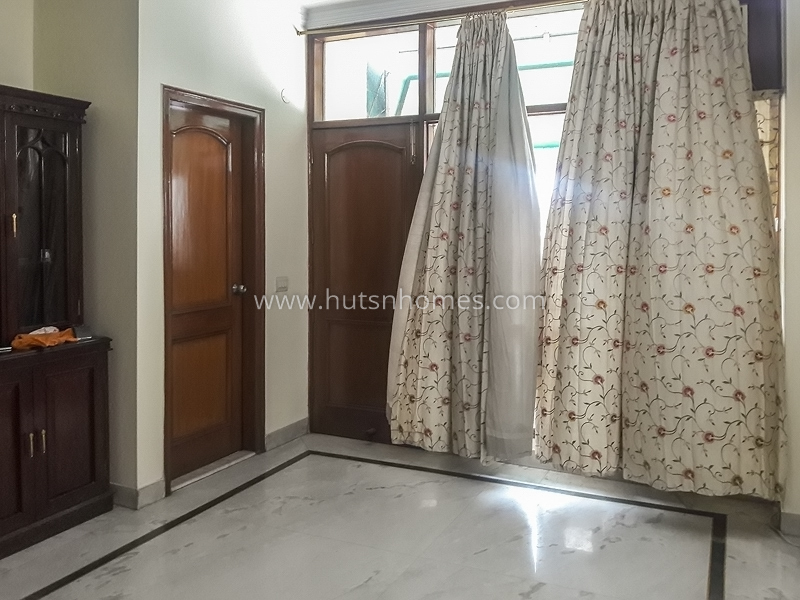 4 BHK Flat For Sale in Panchsheel Enclave