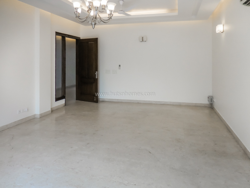 4 BHK Flat For Sale in Anand Niketan