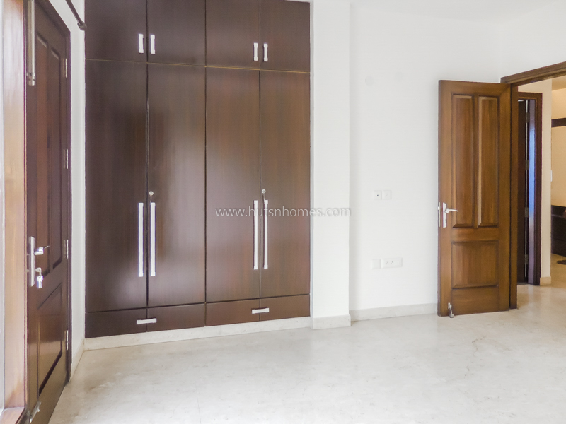 4 BHK Flat For Sale in Anand Niketan