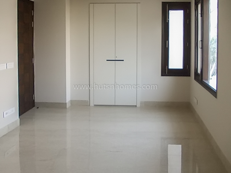 4 BHK Flat For Sale in Anand Niketan