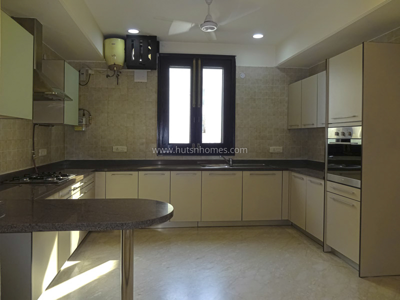 11 BHK Entire-Building For Sale in Vasant Vihar