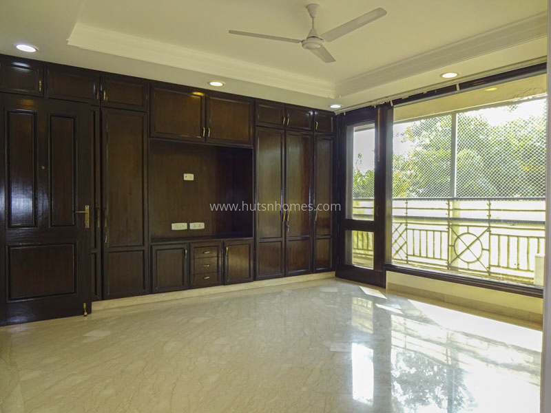 11 BHK Entire-Building For Sale in Vasant Vihar