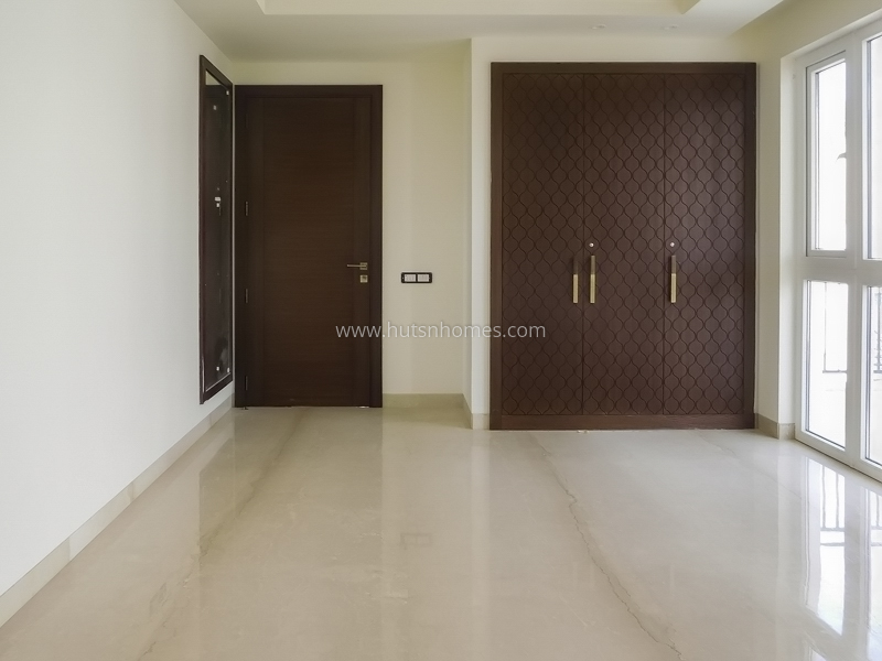 4 BHK Flat For Sale in Vasant Vihar