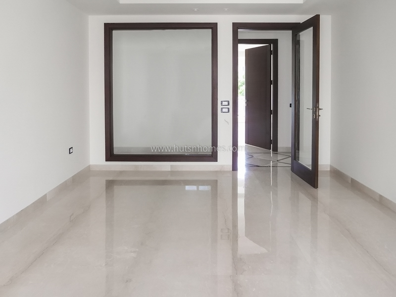 4 BHK Flat For Sale in Vasant Vihar