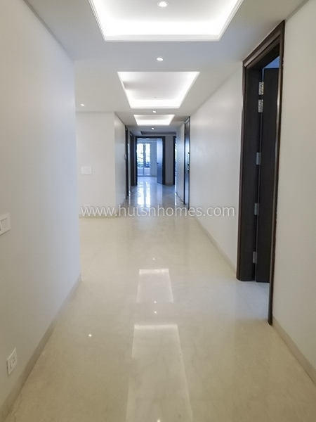 4 BHK Flat For Sale in Maharani Bagh