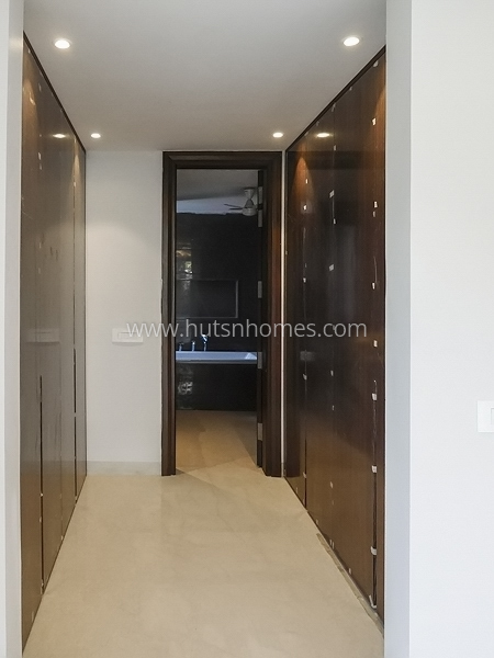 4 BHK Flat For Sale in Maharani Bagh