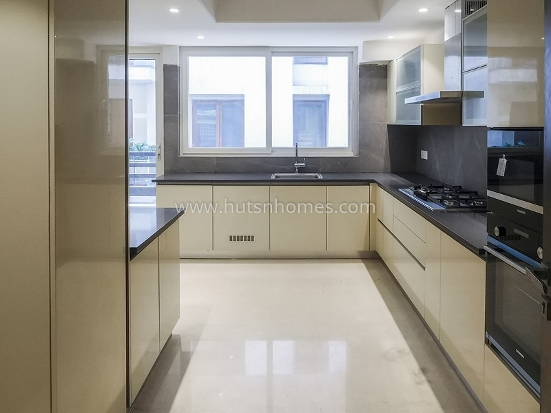 4 BHK Flat For Sale in Maharani Bagh