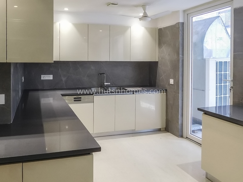 4 BHK Flat For Sale in Maharani Bagh