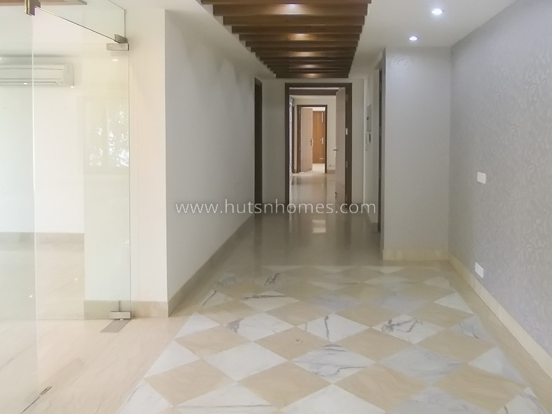 4 BHK Flat For Sale in Maharani Bagh