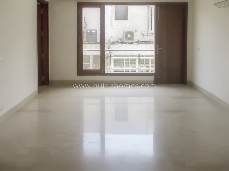 4 BHK Flat For Sale in Maharani Bagh